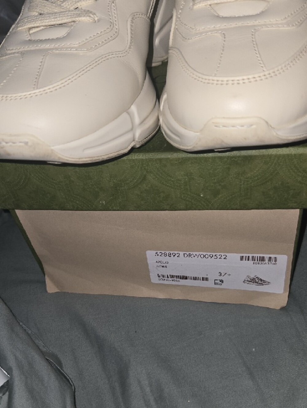 Gucci Cream Leather Sneakers with Green-Red Web - Picture 11 of 12